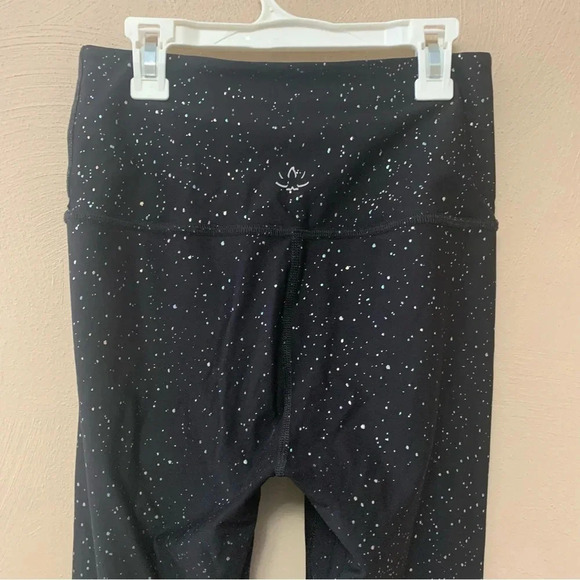 Beyond Yoga High Waisted Alloy Ombre Midi Legging Black Iridescent Speckle Large - Picture 7 of 15